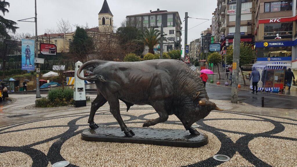 Boğa Heykeli - Kadıköy gezilecek yerler